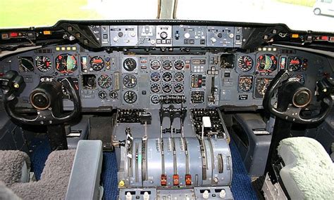 dc-10-10 cockpit